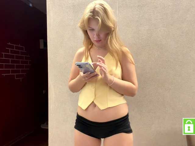 FeechkaKiss live cam on BongaCams