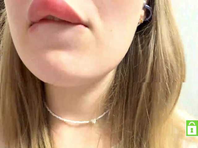 FeechkaKiss live cam on BongaCams