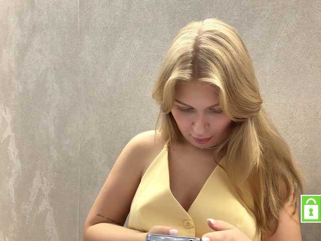 FeechkaKiss live cam preview