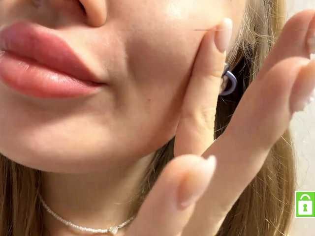 FeechkaKiss live cam on BongaCams