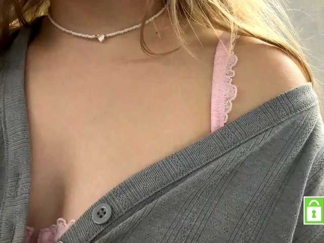 FeechkaKiss live cam on BongaCams