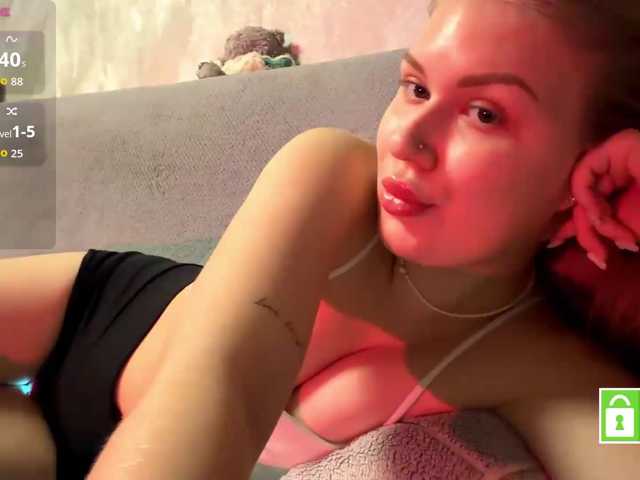 FeechkaKiss live cam on BongaCams