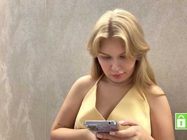 FeechkaKiss live cam on BongaCams