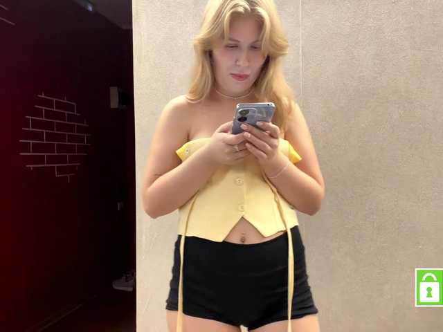 FeechkaKiss live cam on BongaCams