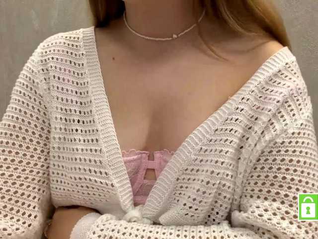 FeechkaKiss live cam on BongaCams