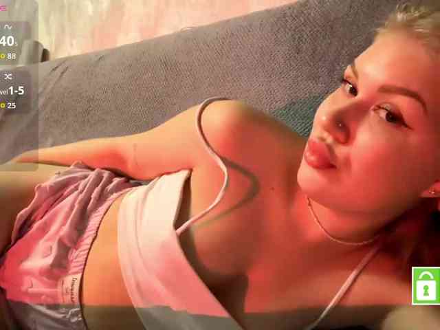 Model: FeechkaKiss