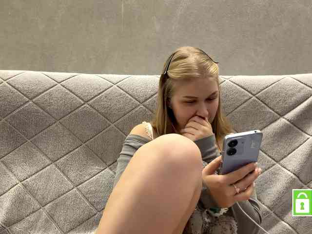 FeechkaKiss webcam