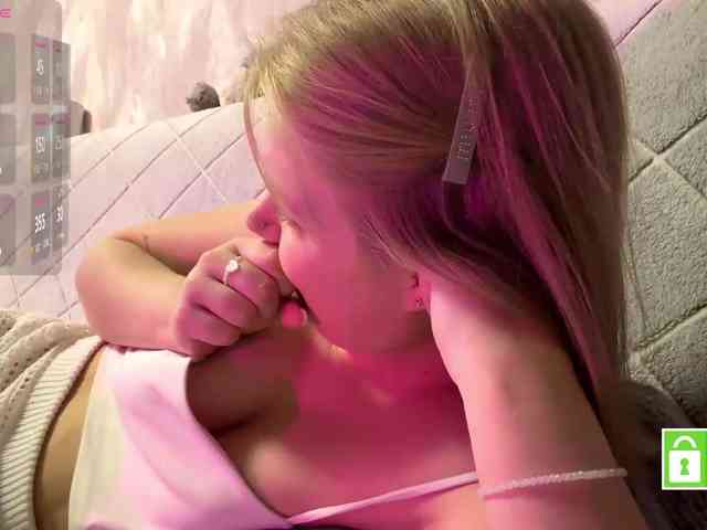 FeechkaKiss webcam