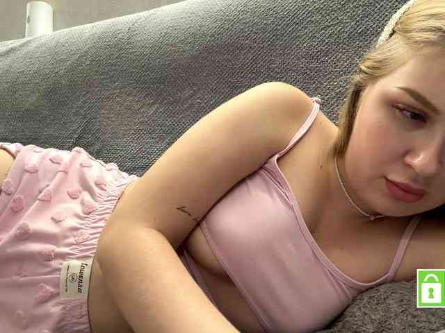 FeechkaKiss webcam