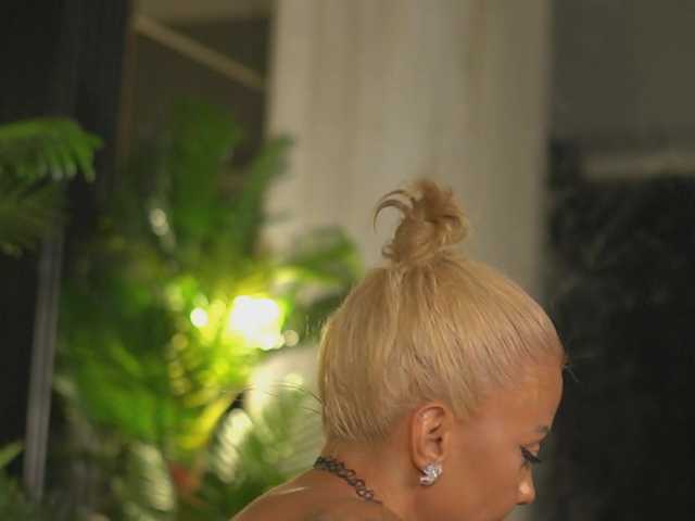 NaomiCole live cam on BongaCams
