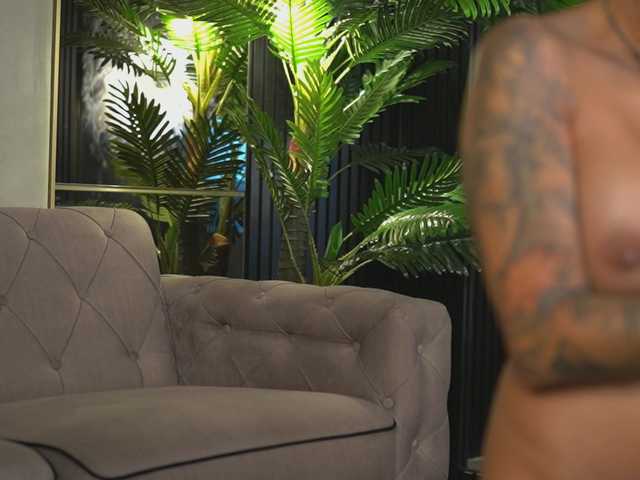 NaomiCole live cam on BongaCams