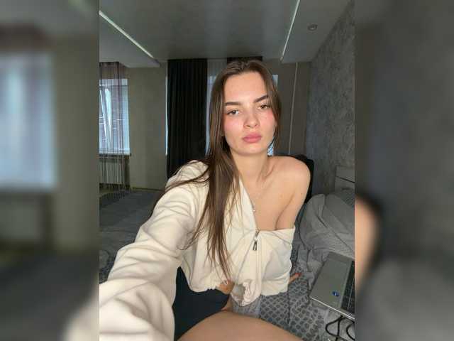 GymnastBABY — live female cam