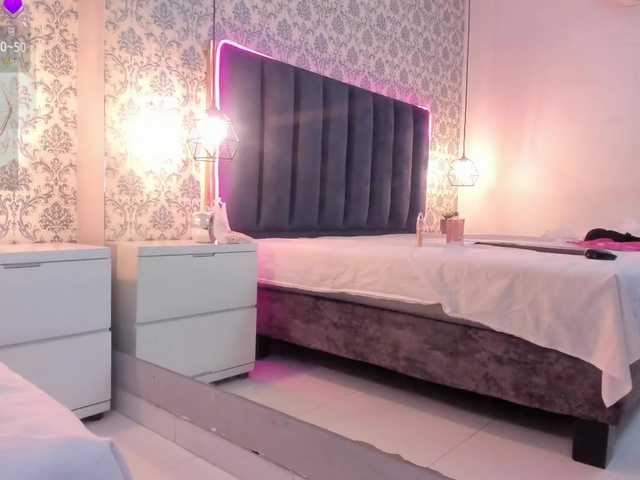EmilyyWillis live cam on BongaCams