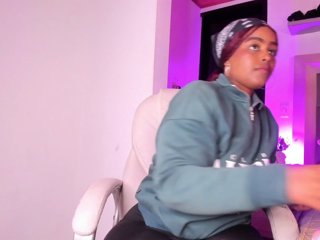 GabbyBonnye's Live Webcam