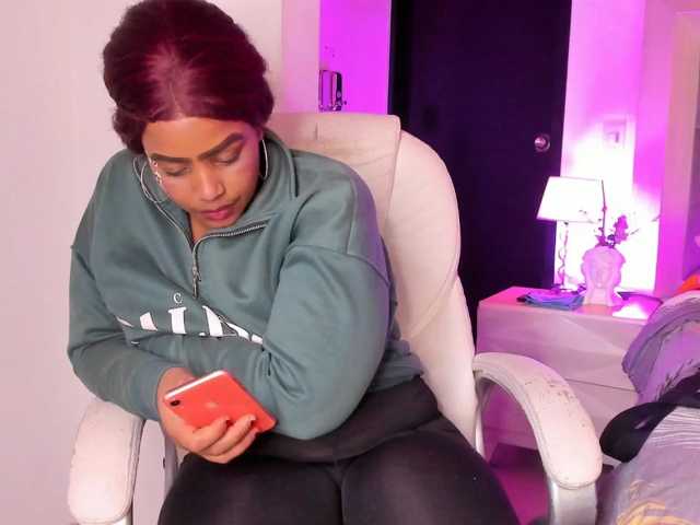 GabbyBonnye live cam preview