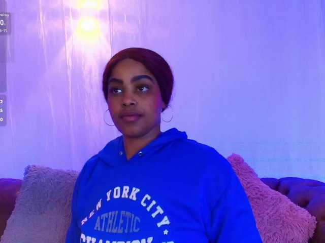 GabbyBonnye live cam preview
