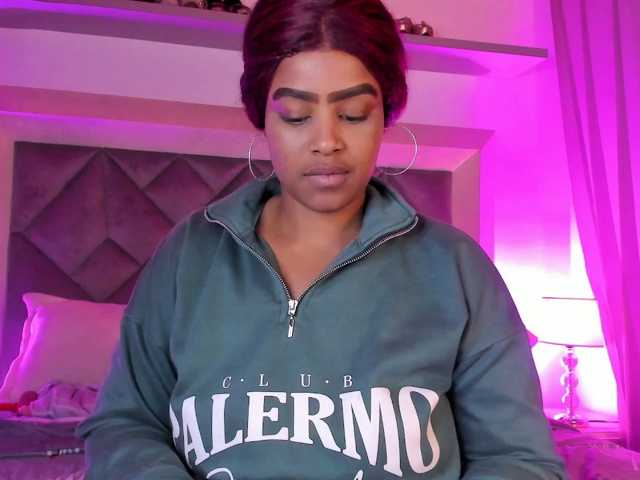 GabbyBonnye live cam preview