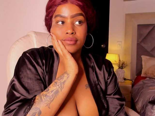 GabbyBonnye live cam preview