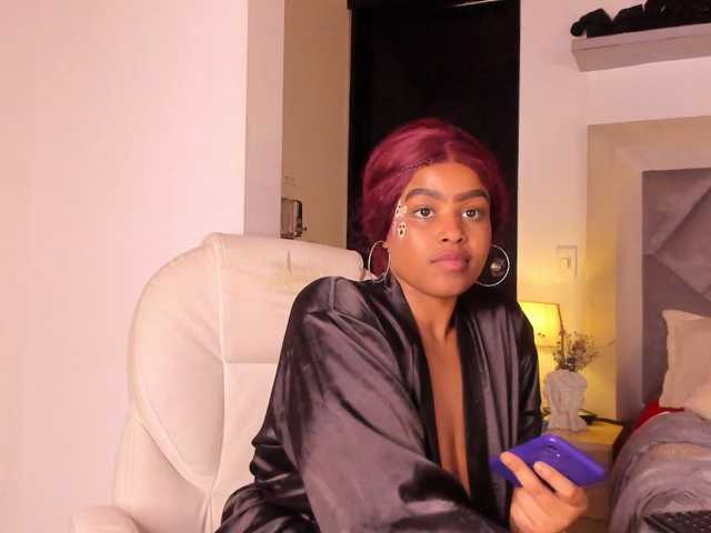 GabbyBonnye live cam preview