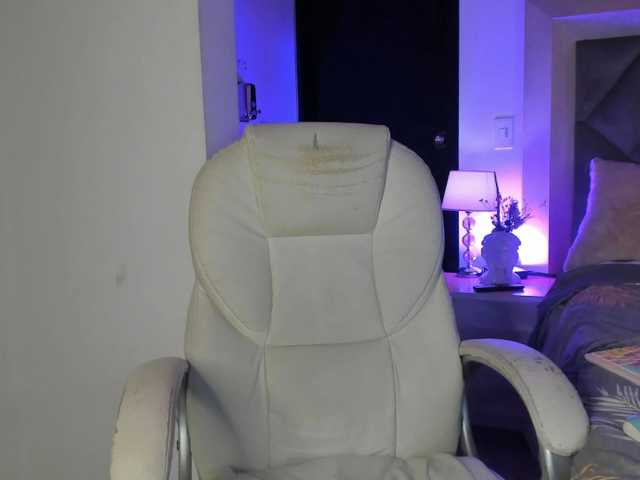 GabbyBonnye live cam preview