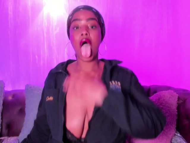GabbyBonnye live cam on BongaCams