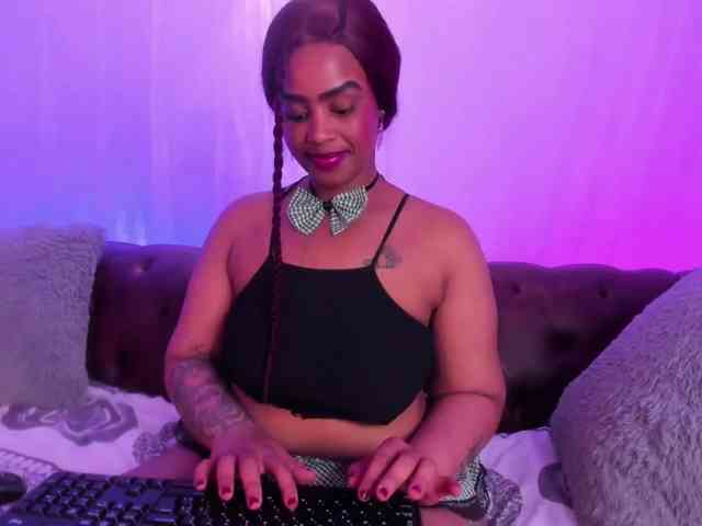 GabbyBonnye webcam