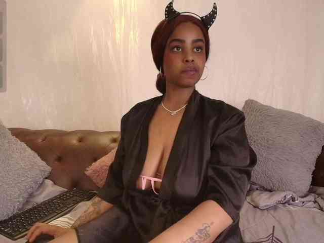 GabbyBonnye webcam
