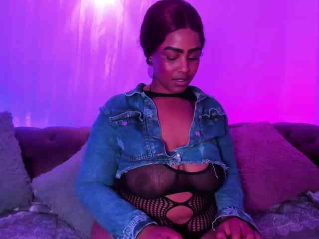 GabbyBonnye webcam