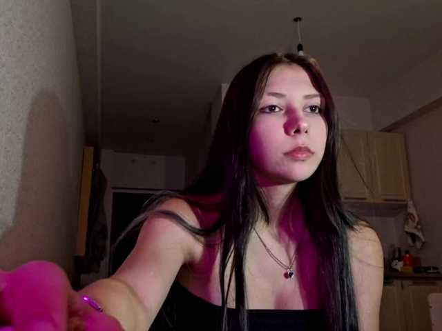 HollyTuts live cam on BongaCams