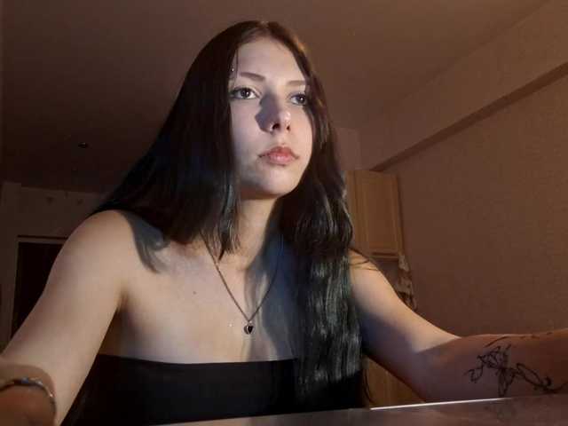 HollyTuts live cam on BongaCams