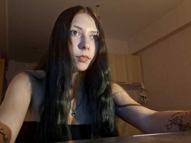 HollyTuts live cam on BongaCams