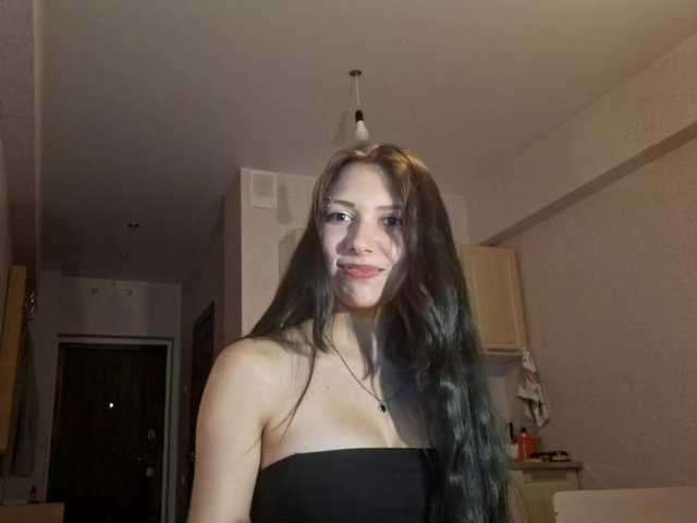 HollyTuts live cam on BongaCams