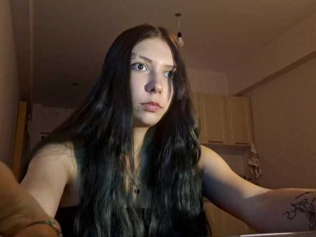 HollyTuts live cam on BongaCams