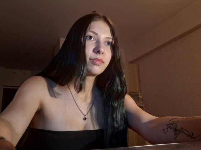 HollyTuts live cam on BongaCams