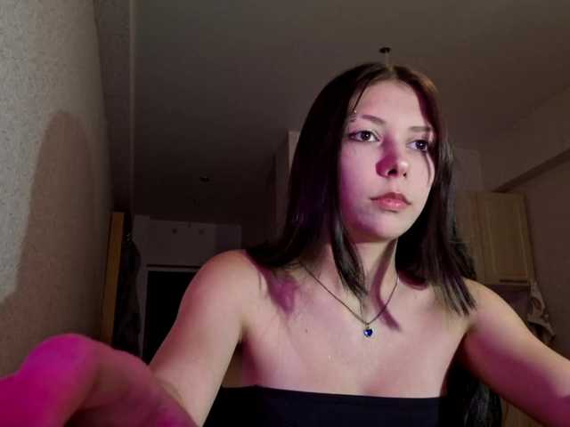 HollyTuts live cam on BongaCams