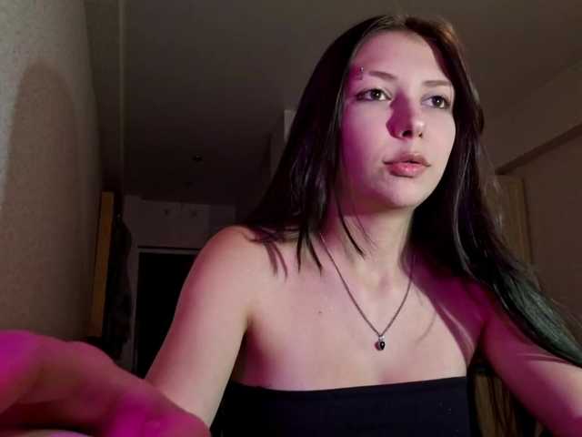HollyTuts live cam on BongaCams