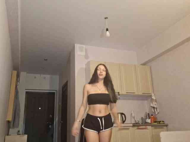 HollyTuts webcam