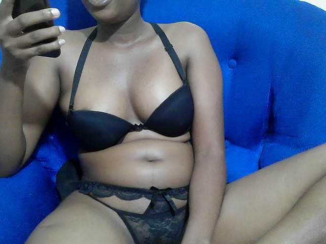 Lovenana live cam on BongaCams
