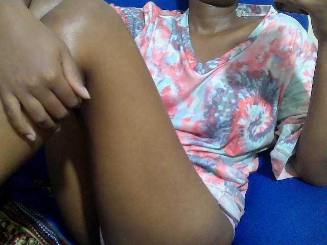 Lovenana live cam on BongaCams
