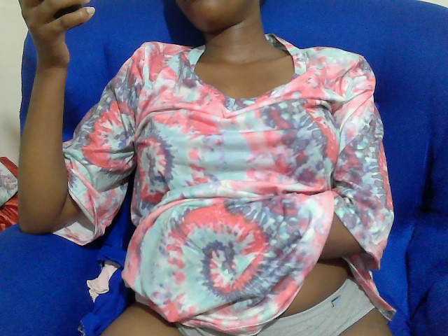 Lovenana, live now on BongaCams