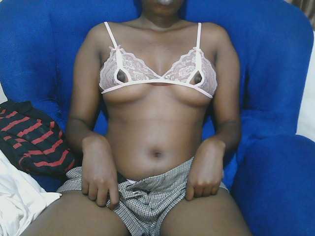 Lovenana live cam on BongaCams