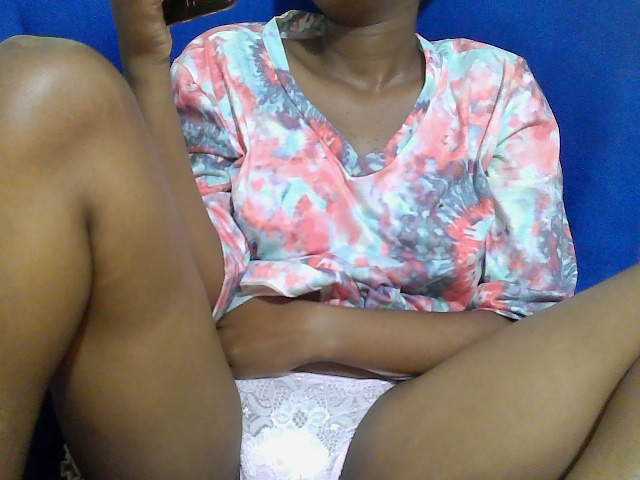 Lovenana, live now on BongaCams