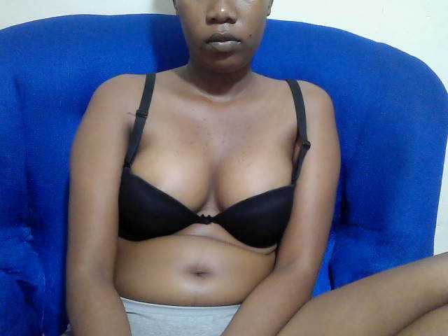 Lovenana live cam on BongaCams