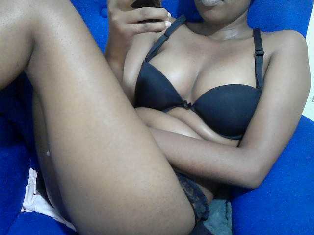 Lovenana live cam on BongaCams