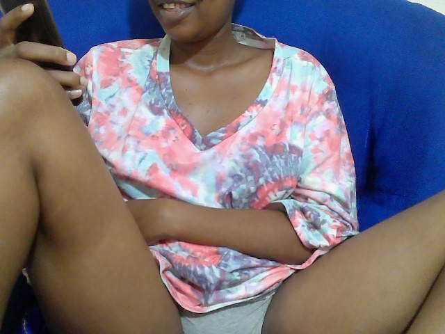 Lovenana, en directo ahora en BongaCams