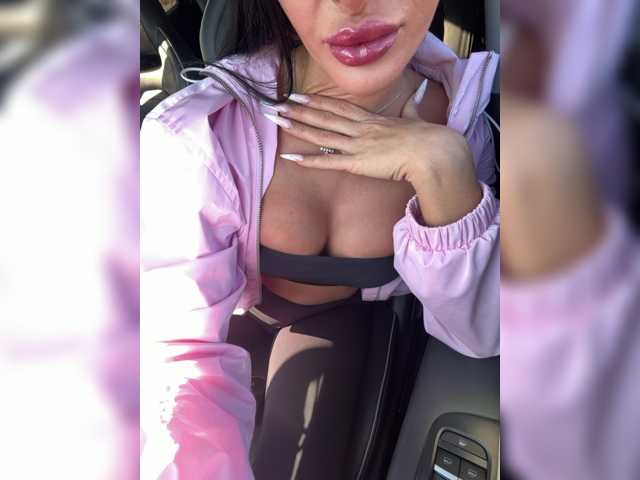 LuxeMia1 live cam on BongaCams