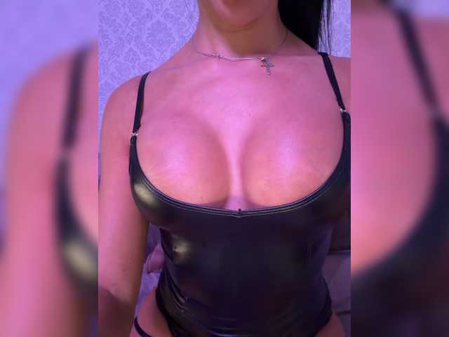 LuxeMia1 live cam on BongaCams