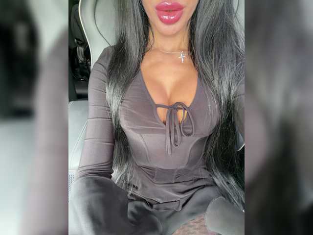 LuxeMia1 live cam on BongaCams