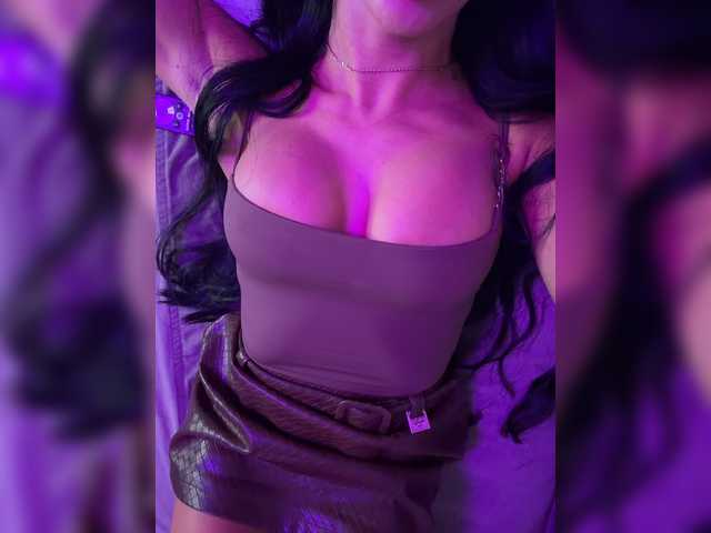 LuxeMia1 live cam on BongaCams