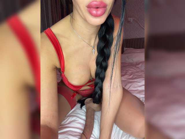 LuxeMia1 live cam on BongaCams